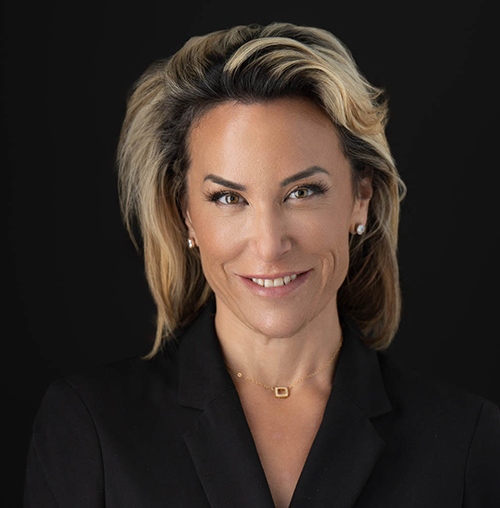 Anne W. Diaz Verson headshot photo